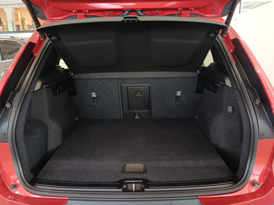 VOLVO XC40 2024