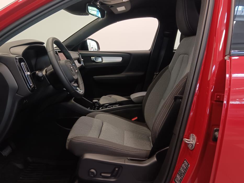 VOLVO XC40 2024