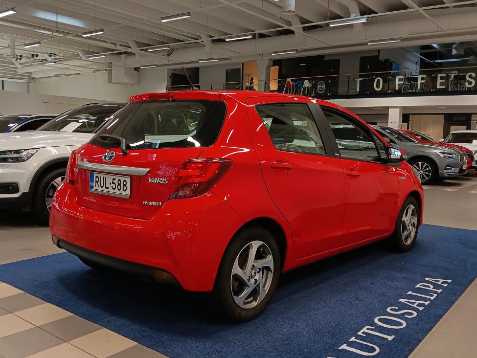 TOYOTA Yaris 2017