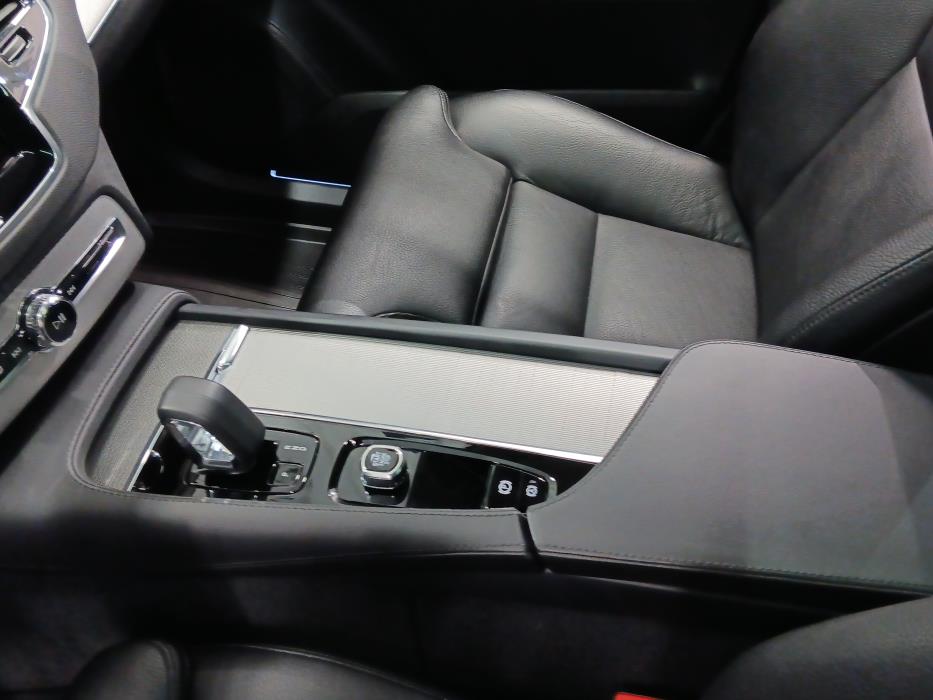 VOLVO XC90 2023