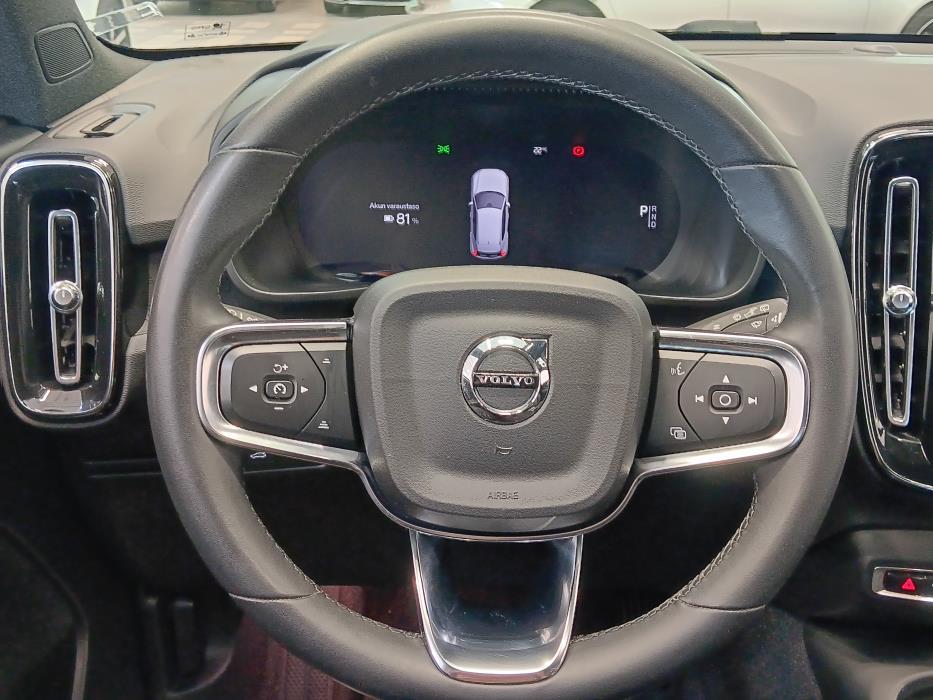 VOLVO XC40 2023