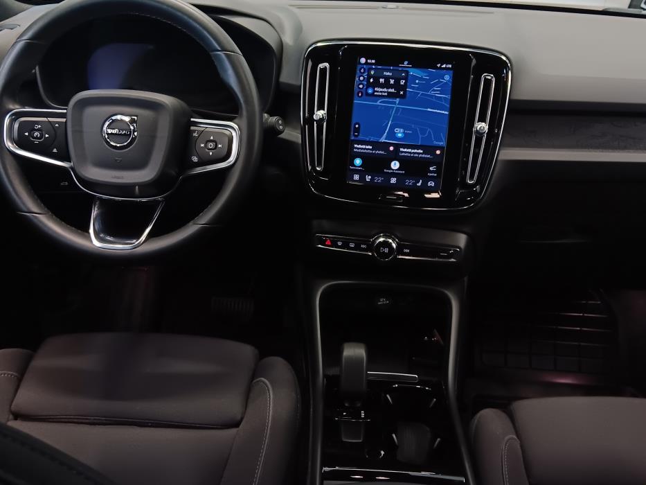 VOLVO XC40 2023