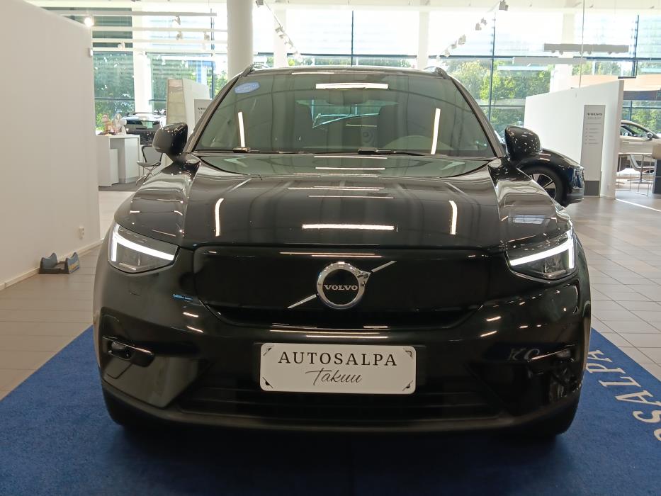VOLVO XC40 2023