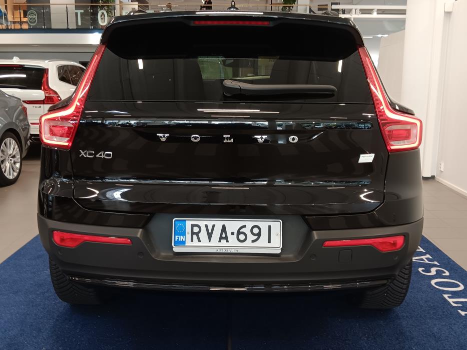 VOLVO XC40 2023