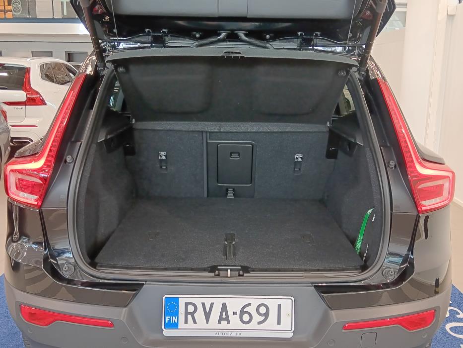 VOLVO XC40 2023