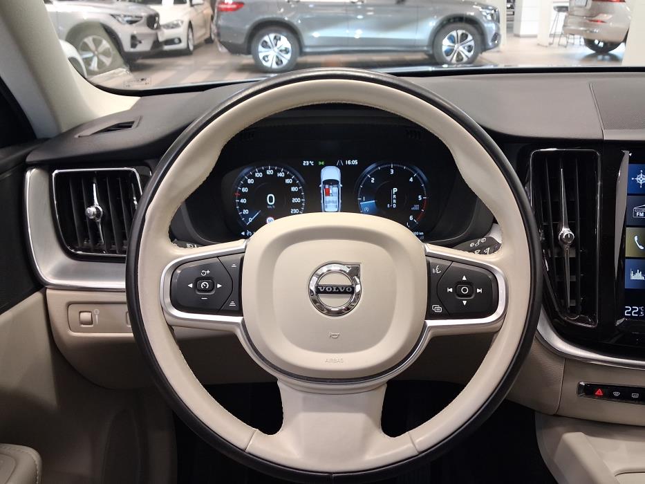 VOLVO XC60 2019