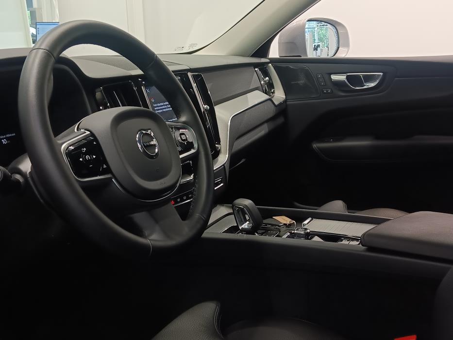 VOLVO XC60 2025