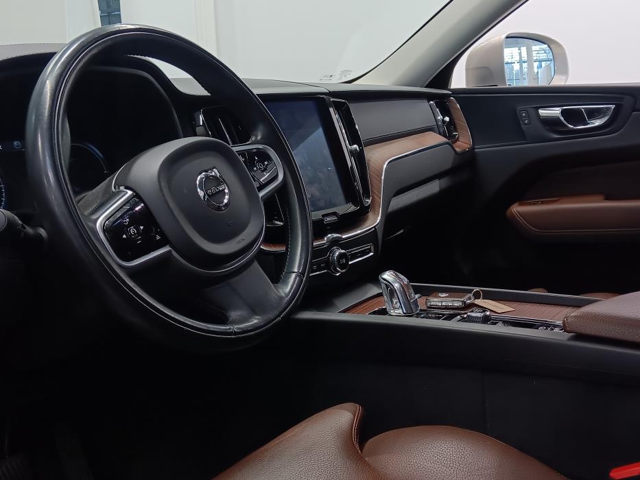 VOLVO XC60 2019