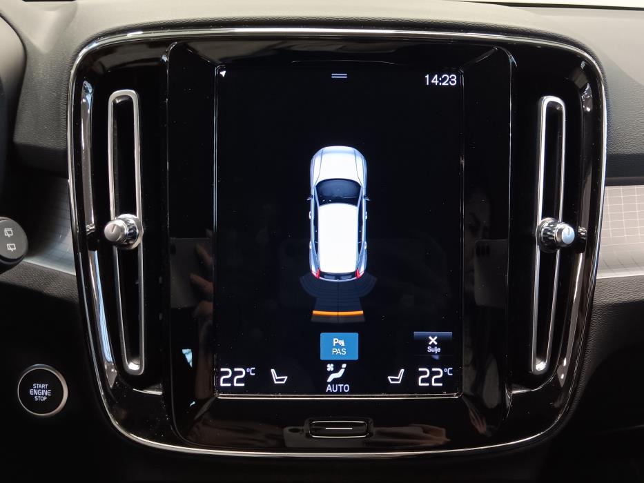 VOLVO XC40 2022