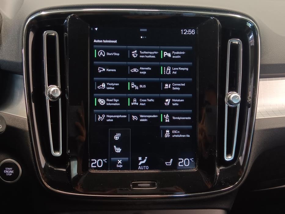 VOLVO XC40 2021