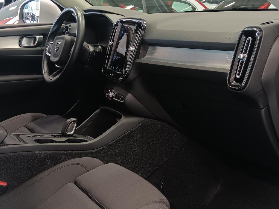 VOLVO XC40 2021