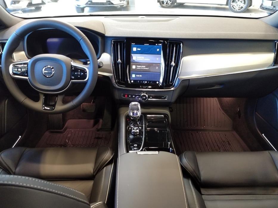 VOLVO V90 2024