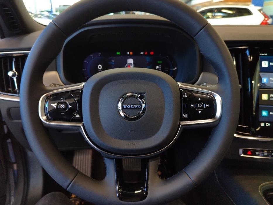 VOLVO V90 2024