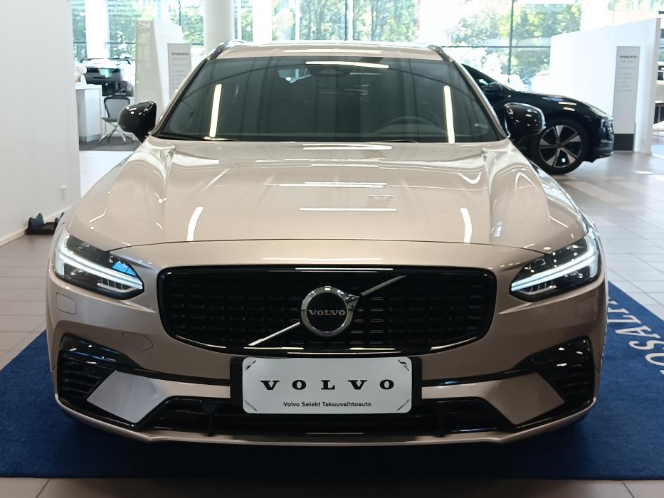 VOLVO V90 2024