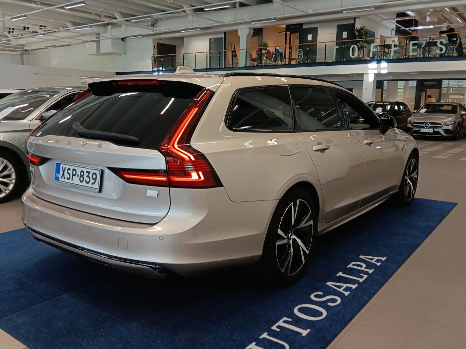 VOLVO V90 2024