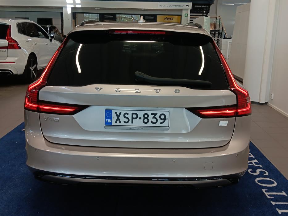 VOLVO V90 2024