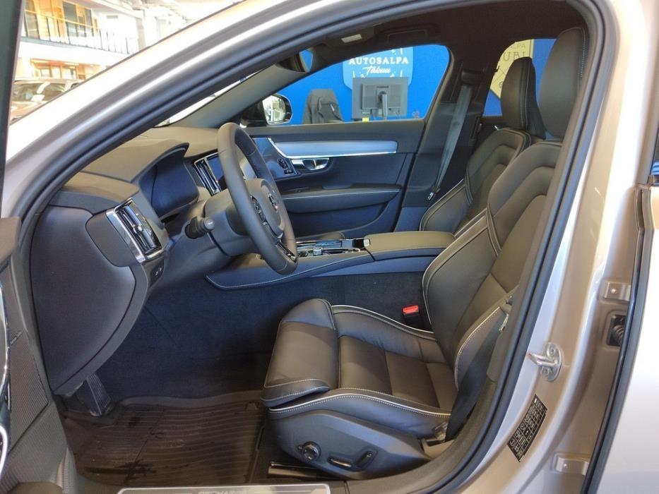 VOLVO V90 2024