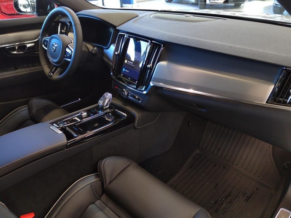 VOLVO V90 2024