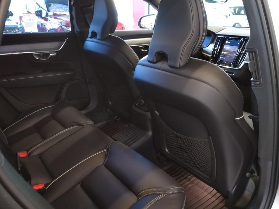VOLVO V90 2024