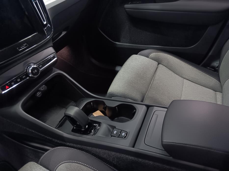 VOLVO XC40 2024