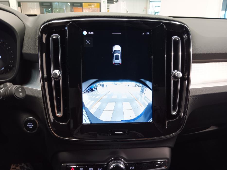 VOLVO XC40 2024