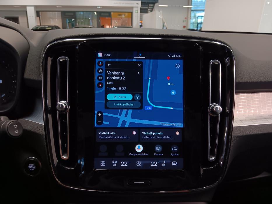 VOLVO XC40 2024