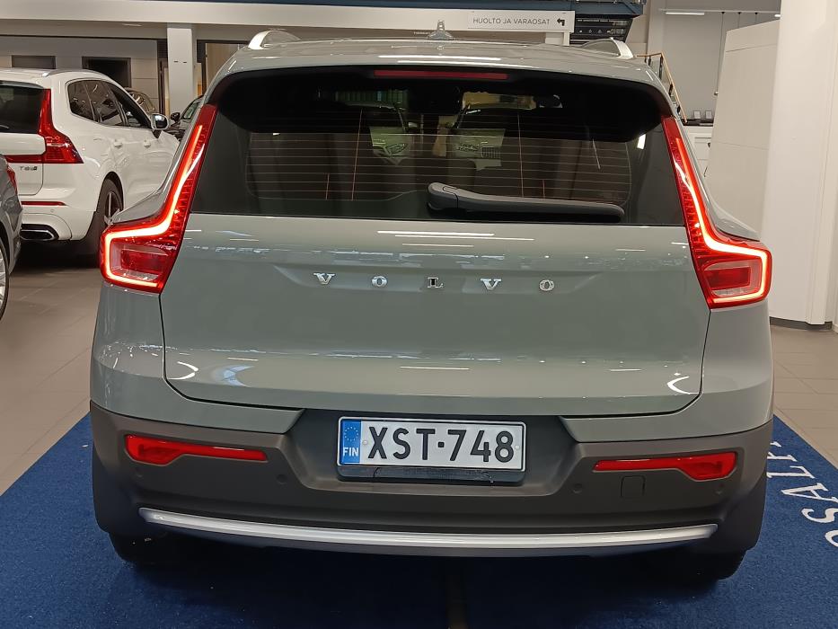 VOLVO XC40 2024