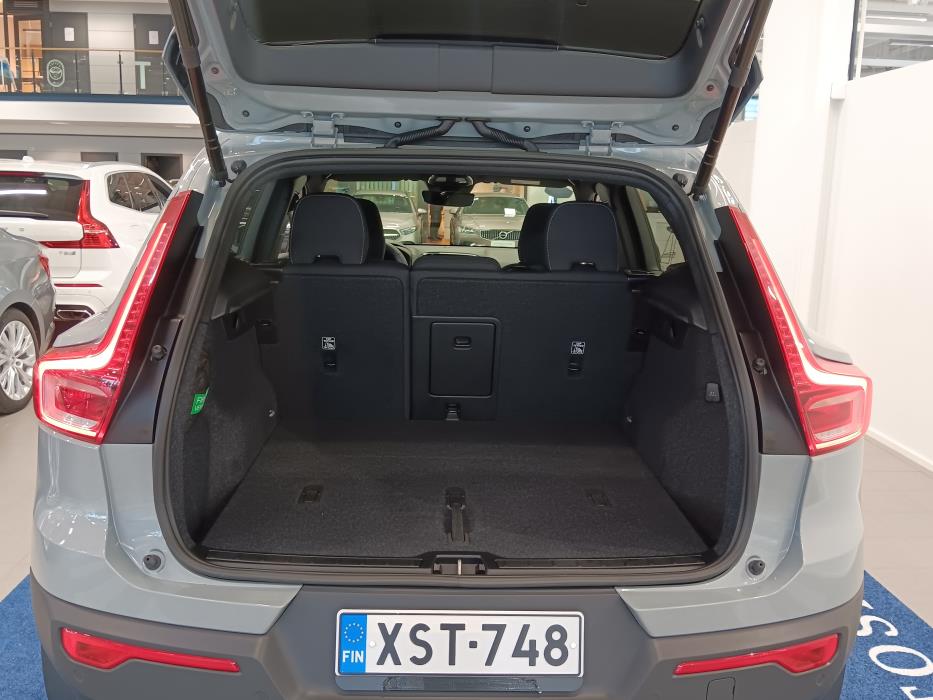 VOLVO XC40 2024
