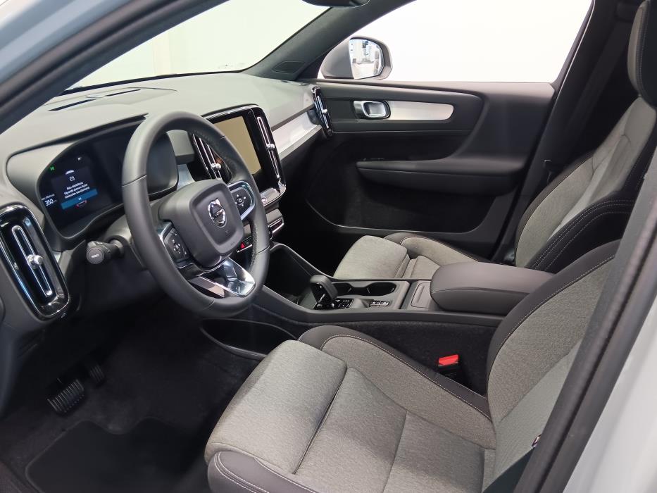 VOLVO XC40 2024