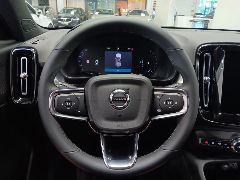 VOLVO XC40 2024