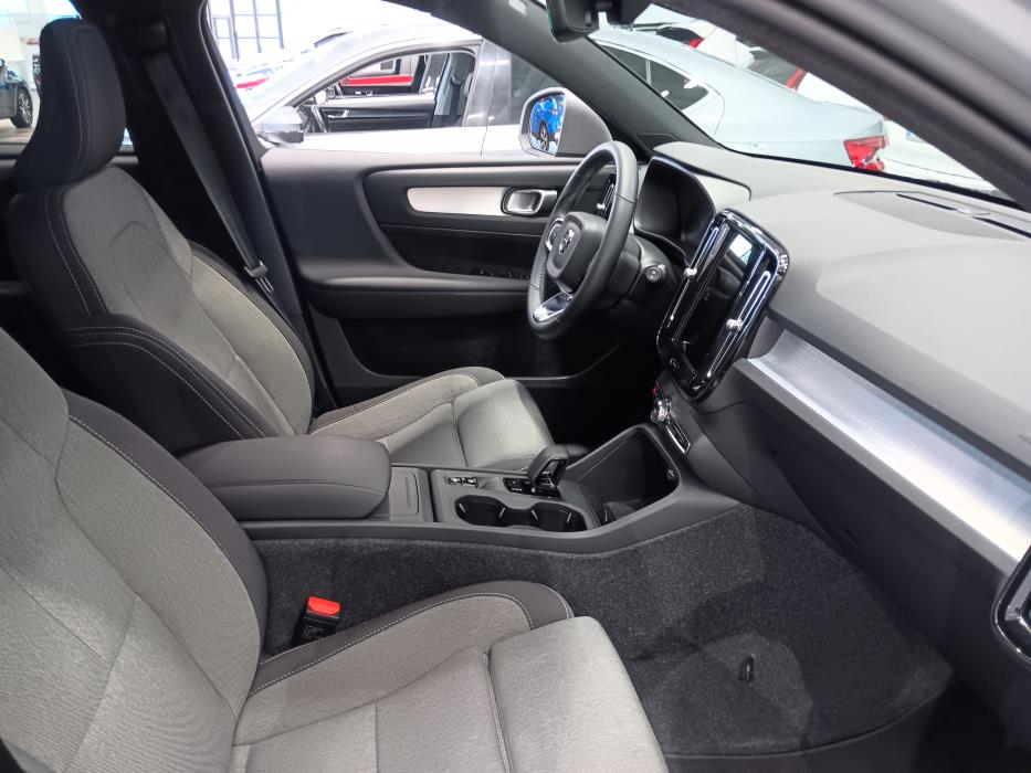 VOLVO XC40 2024