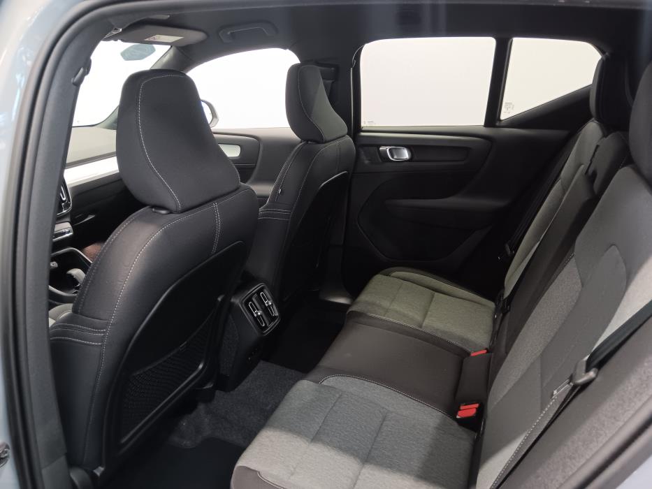 VOLVO XC40 2024