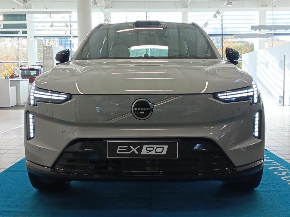VOLVO EX90 2025