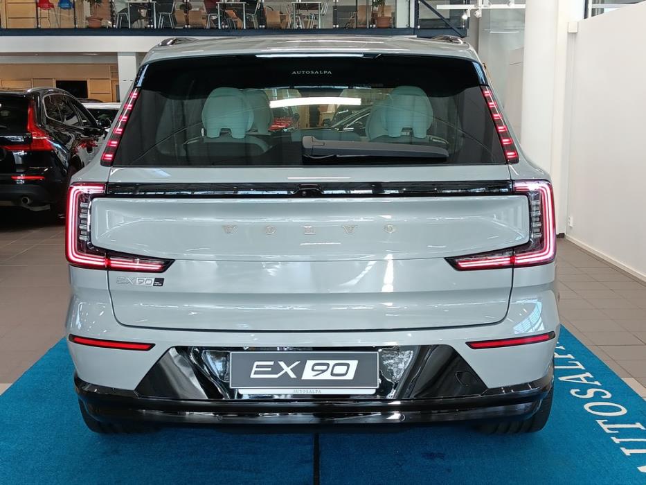 VOLVO EX90 2025