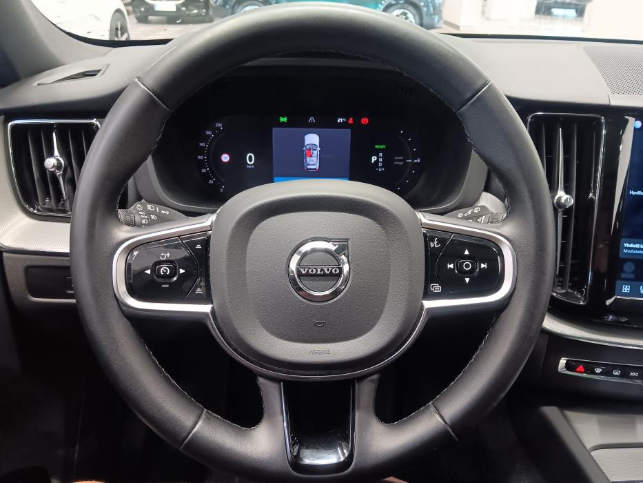 VOLVO XC60 2023