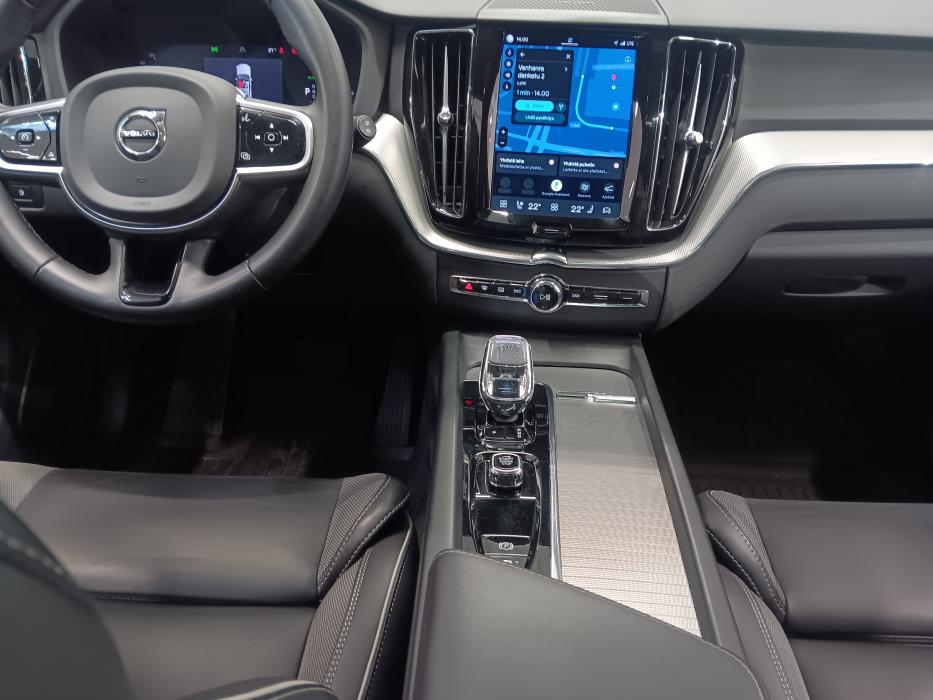 VOLVO XC60 2023
