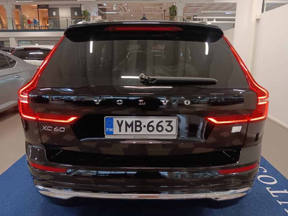 VOLVO XC60 2023