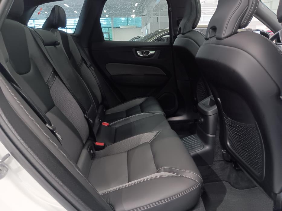 VOLVO XC60 2026