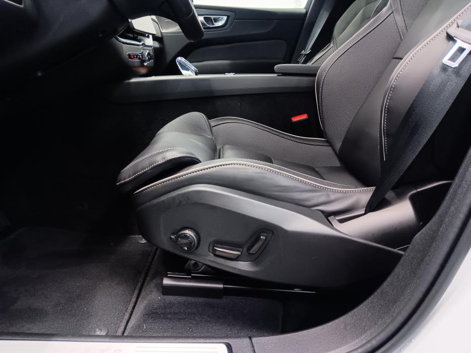 VOLVO XC60 2026