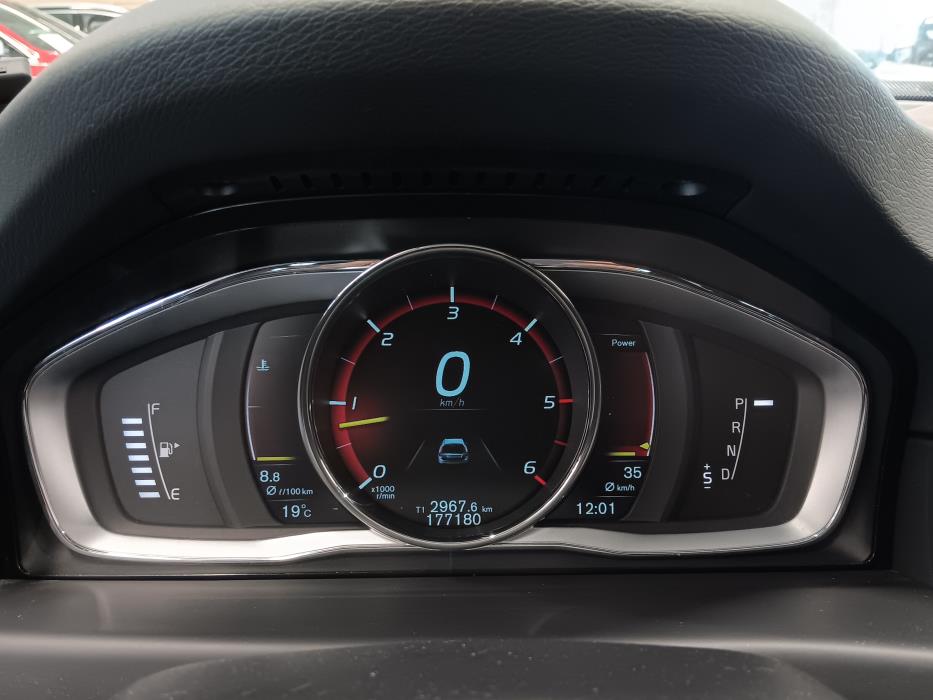 VOLVO XC70 2015
