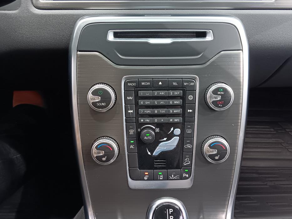VOLVO XC70 2015