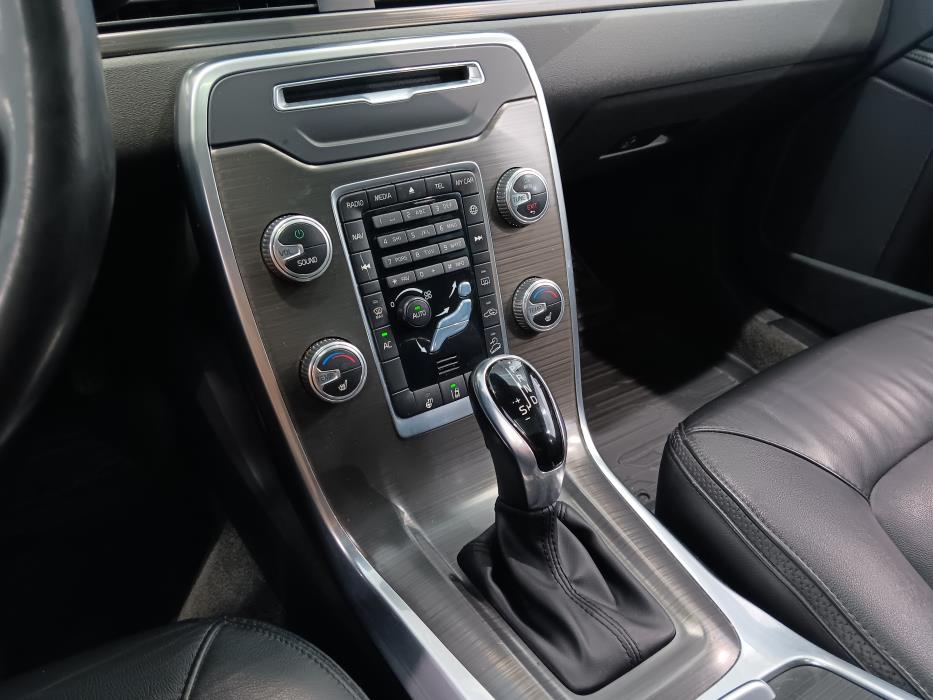 VOLVO XC70 2015