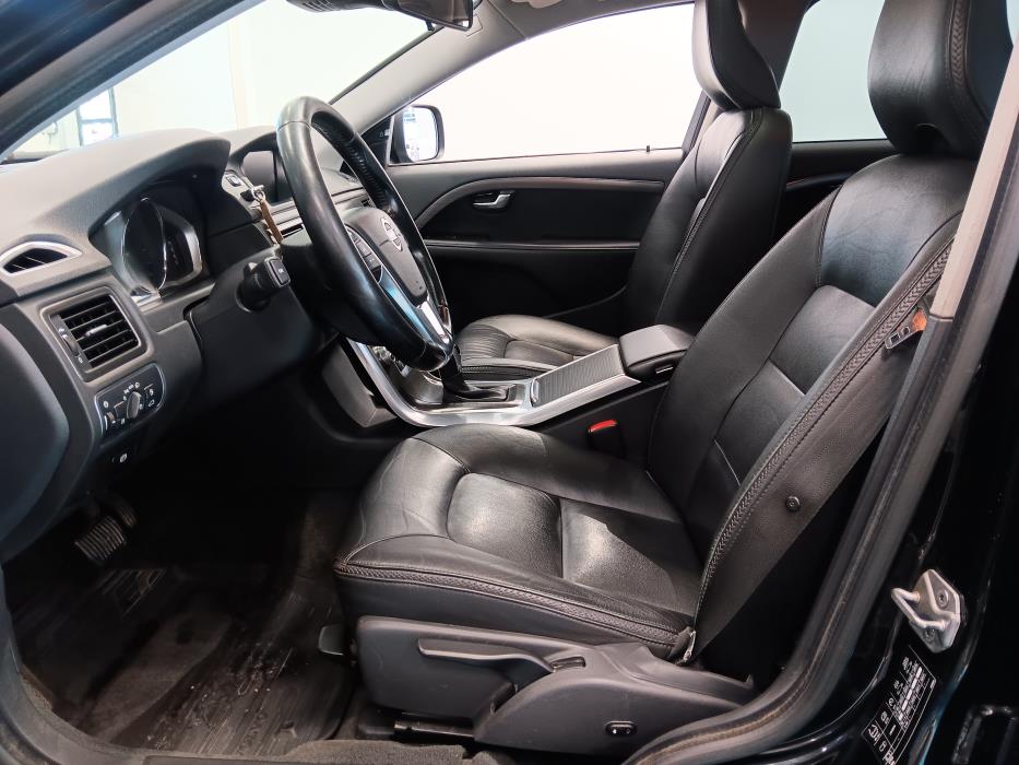 VOLVO XC70 2015