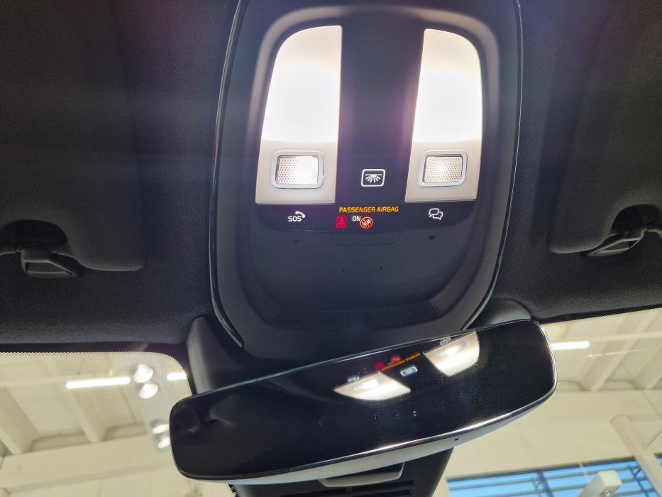 VOLVO XC40 2025
