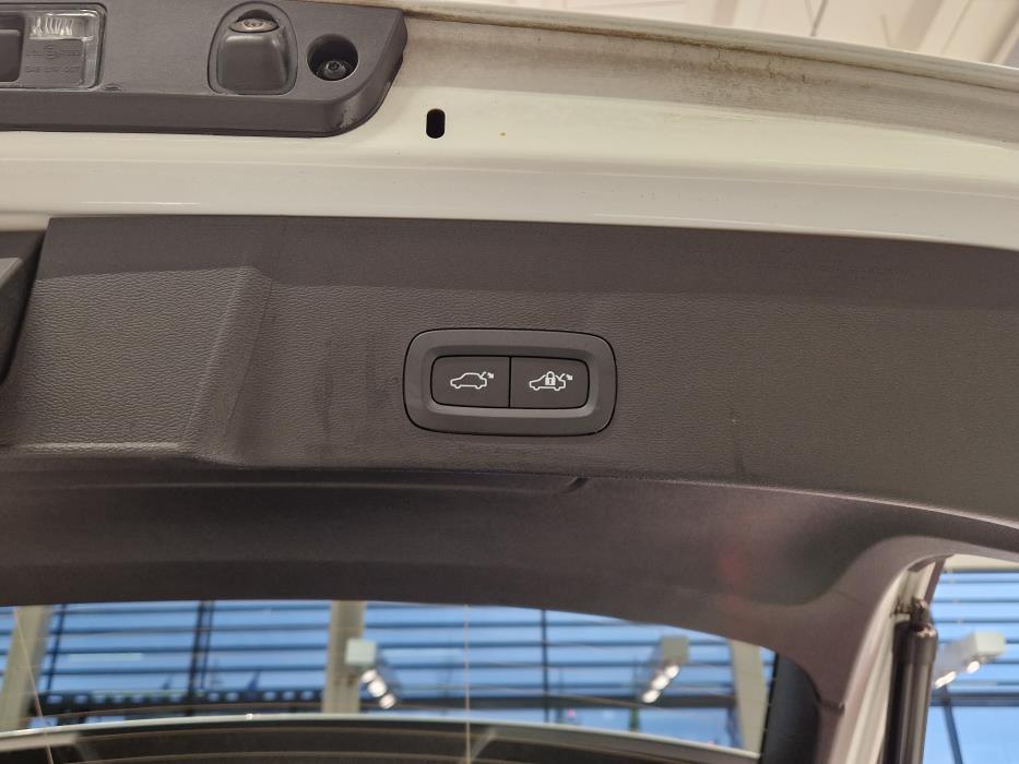 VOLVO XC40 2025