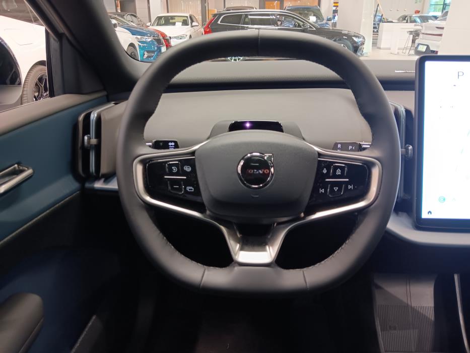 VOLVO EX30 Cross Country 2025