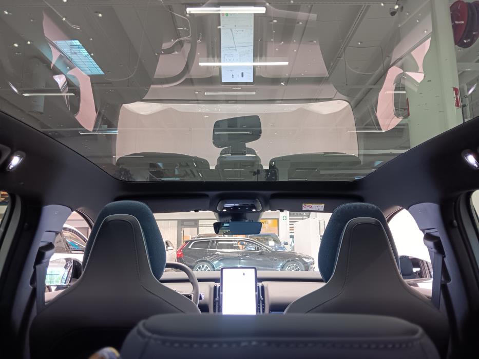 VOLVO EX30 Cross Country 2025