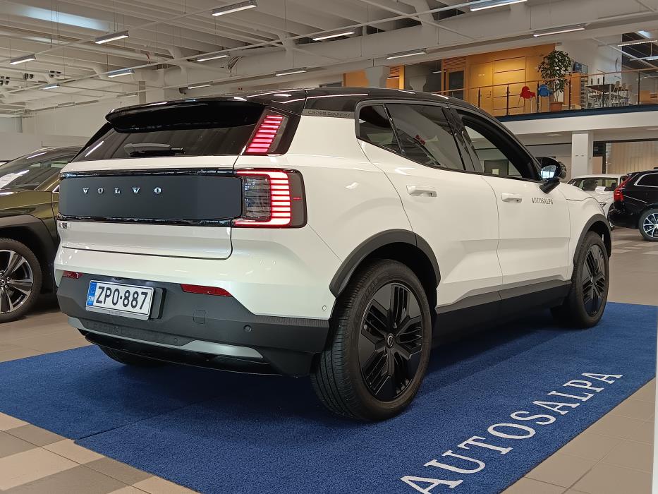 VOLVO EX30 Cross Country 2025