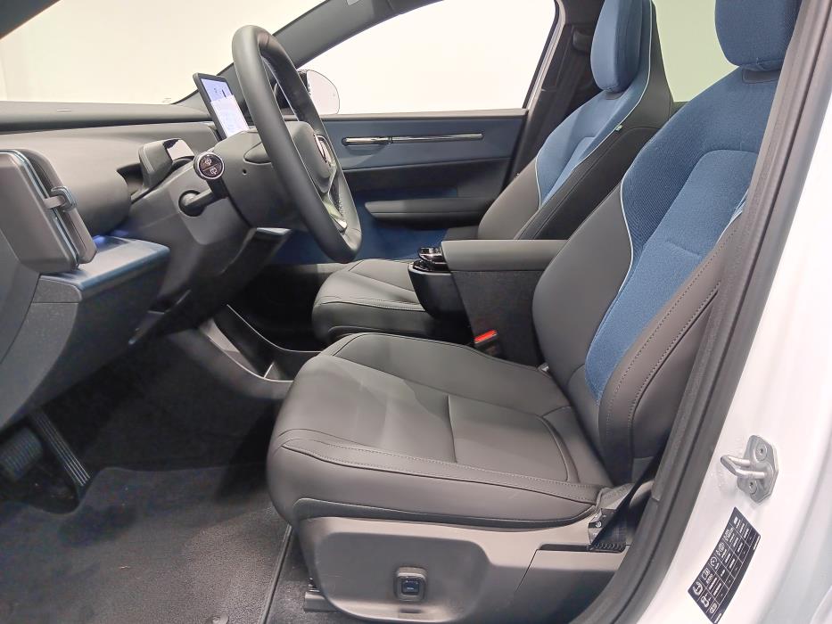 VOLVO EX30 Cross Country 2025