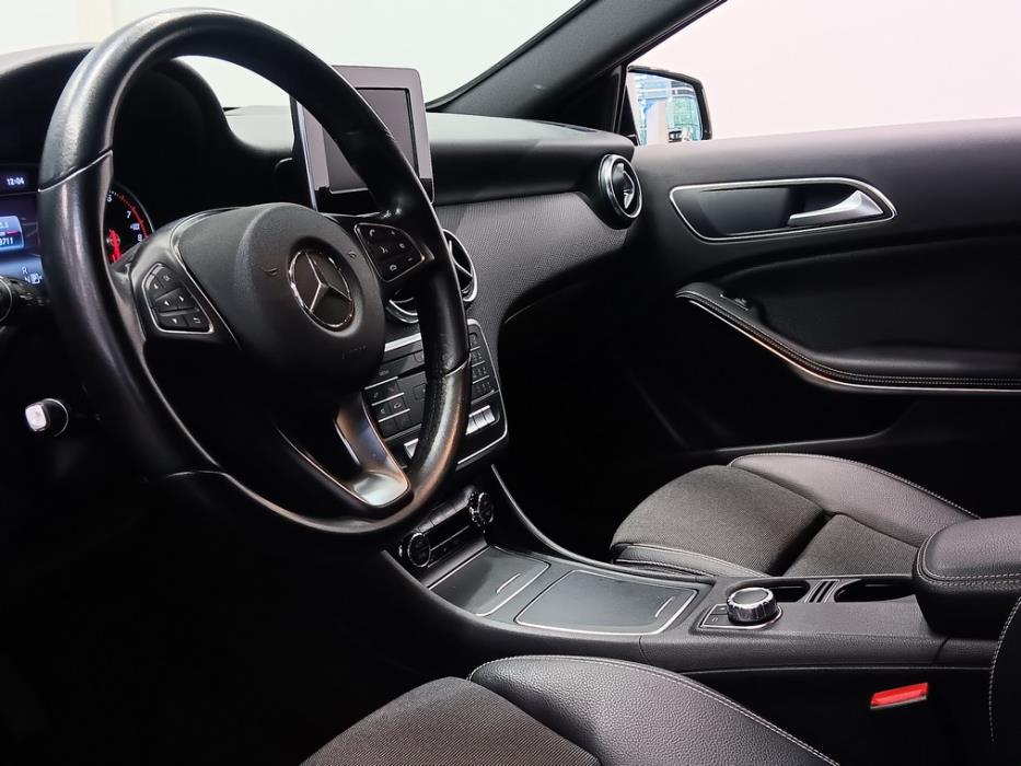 MERCEDES-BENZ A 2017